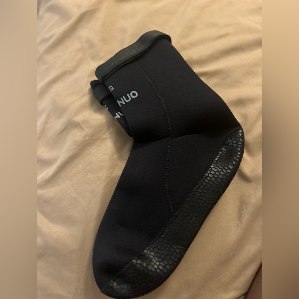 IREENUO Neoprene Diving Socks, 3mm Scuba Socks with Adjustment Strap size. L